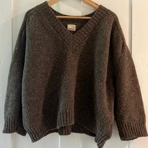 Babaa no. 29 in oak v neck